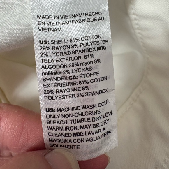 NWT Chico’s So Slimming Girlfriend Slim Ankle White Stretch Jeans Size 6R - Picture 6 of 6